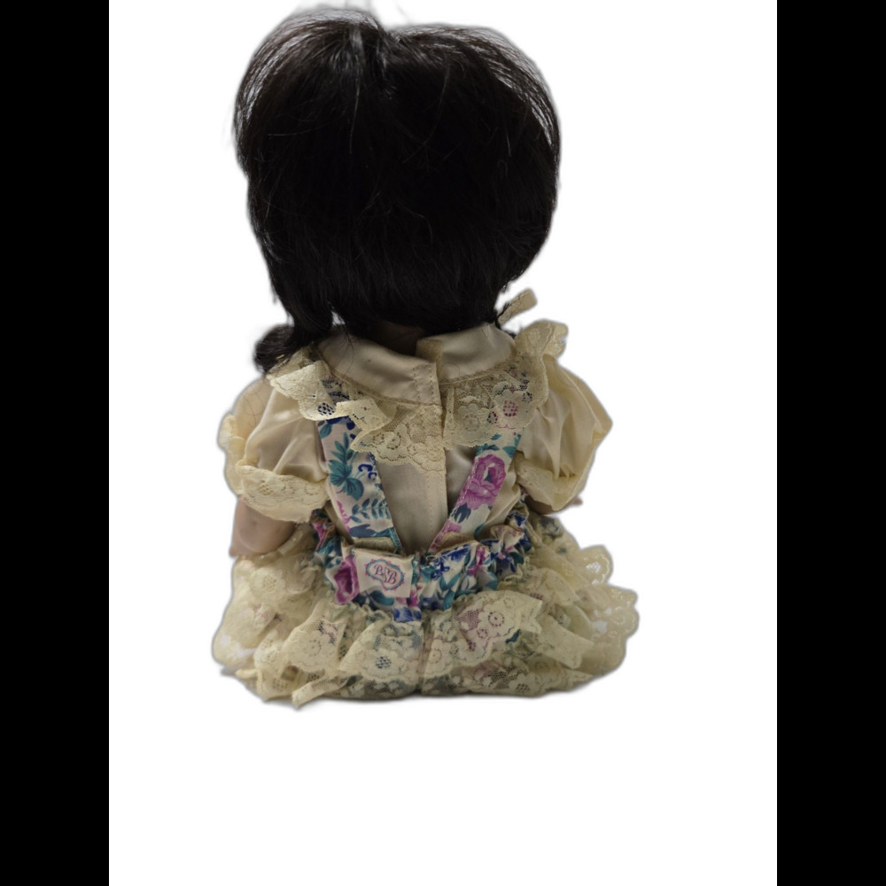 Vintage Collector's baby doll in floral outfit, brown hair - Picture 4 of 7
